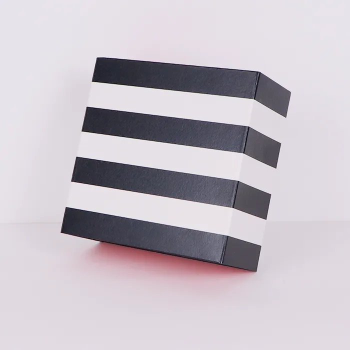 Кутии за подароци во фиока